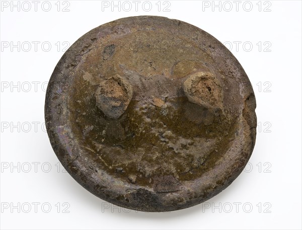 Earthenware lid, red shard, partly glazed, lid closure soil found ceramic earthenware glaze lead glaze, hand turned hand shaped