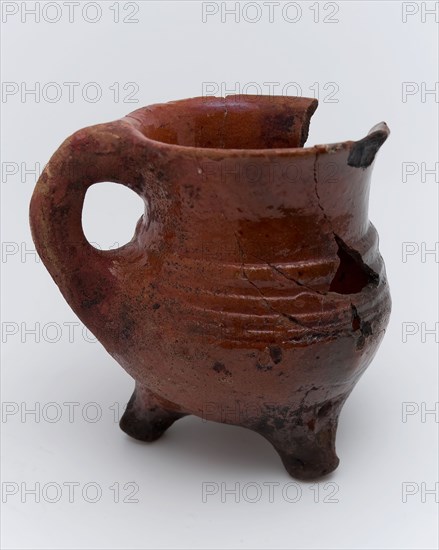 Pottery cooking jug, grape-model, vertical sausage ear, on three legs, grape cooking pot tableware holder kitchen utensils