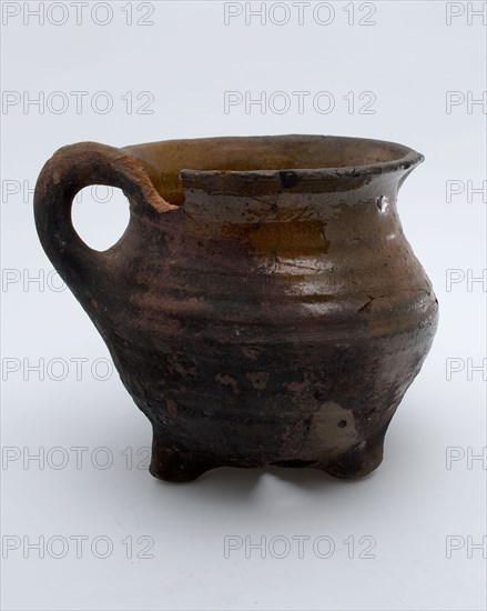 Pottery cooking jug, grape model, vertical sausage ear, on three legs, cooking pot crockery holder kitchen utensils earthenware