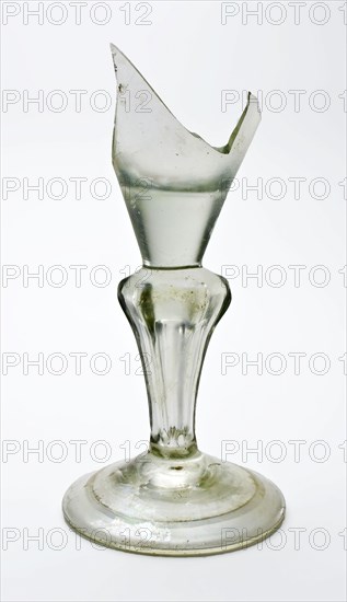 Fragment of foot, trunk and part of chalice glass with Silesian trunk in clear colorless glass, drinking glass drinking utensils