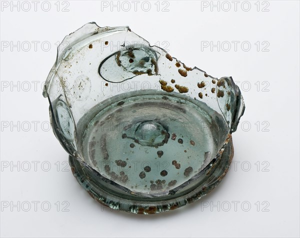 Fragment of foot ring, bottom and wall of birch eggs, berkemeier drinking glass drinking utensils tableware holder soil find