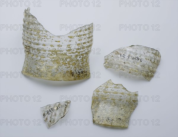 Four fragments of braided cup wall, drinking cup drinking vessel holder soil find glass, hand-blown in the mold-blown glass
