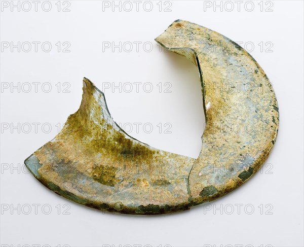 Two fragments of foot of pass glass, drinking cup drinking vessel holder soil find glass forest glass, hand-blown glass