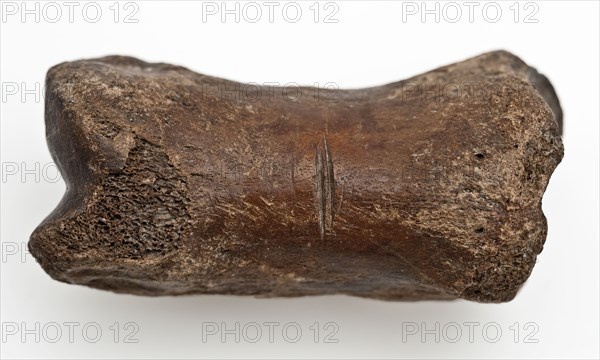 Digit from cow's leg, part of throwing game: flocks, koot game piece relaxant soil find leg, Bone on the long sides marked, two