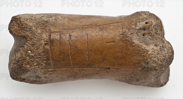 Digit from cow's leg, part of throwing game: chaps, koot game piece relaxant soil find leg, Head of the leg marked, three