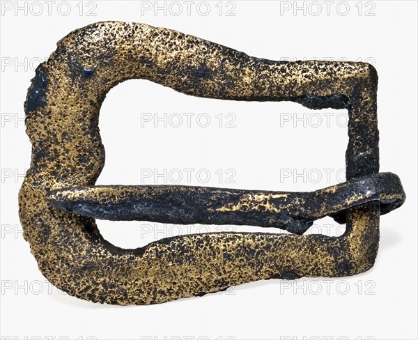 Long-eyed buckle with sting, without middle post, clasp fastener component bottomfound brass metal, cast Elongated clasp D-shape