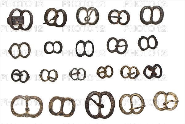 Copper buckles with two oval eyes, clasp fastener component soil find copper brass metal largest, cast 21 copper buckles