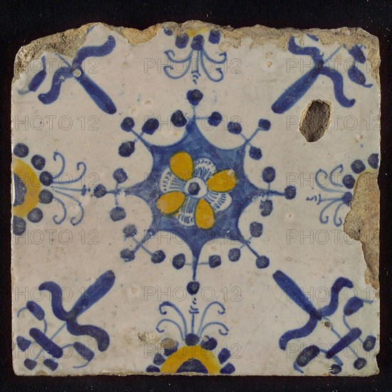 Tile, blue pull and orange on white, central flower within star shape, three-piece around, half rosette, corner pattern lily