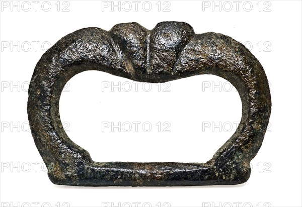 Brass buckle without middle post, D-shaped, buckle fastener part soil find brass copper metal, cast Copper buckle D-shape