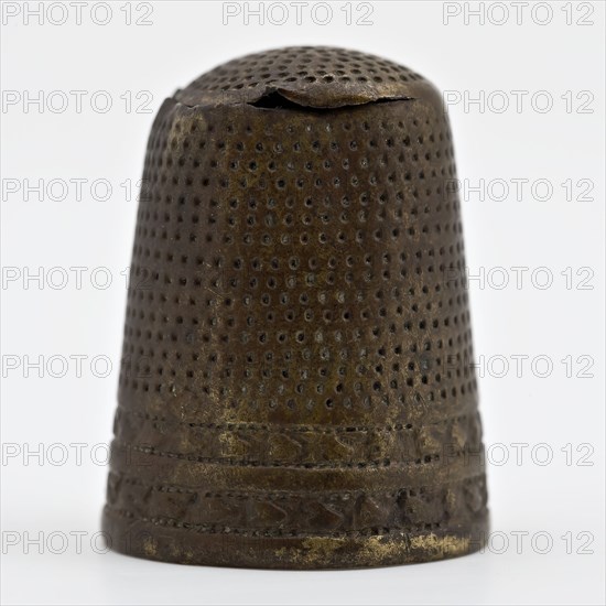 Copper pressed thimble with decoration and marked, thimble sewing kit soil find copper metal, pressed Copper pressed thimble