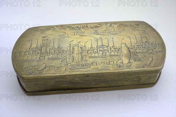 Copper tobacco box with engraved representation: city profile of Rotterdam seen from the Maas, tobacco box holder metal copper