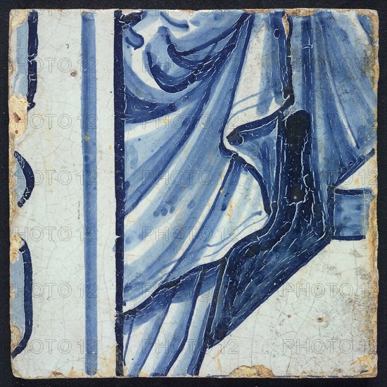 Tile of tile picture, blue, white ground, parts of two consecutive biblical scenes, 3-6 men behind curtain, soldier and child