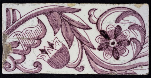 Rectangular edge tile in purple with tulip decor, with flower of ten oval petals, leaves, tulip fin, yellow pottery, border tile