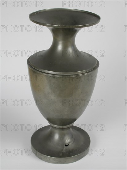 Tinsmith: Johannes Daniël Druy, Tin sacrificial vase, sacrificial vase vase tableware holder tin hair wool sheep wool, cast