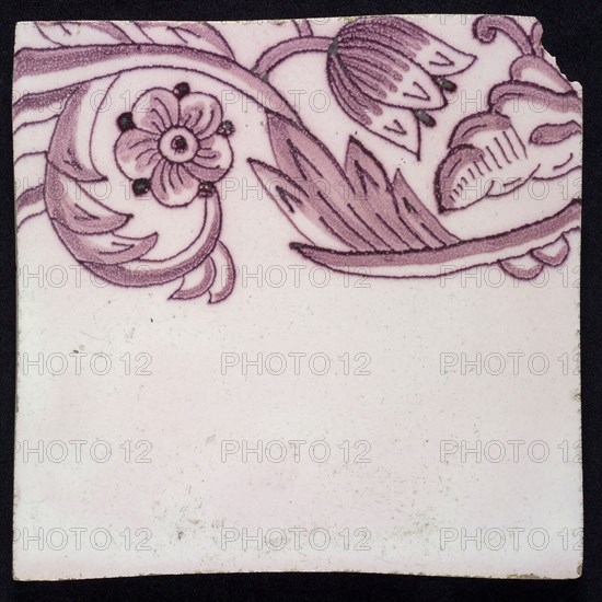 Border tile, purple on lilac fond with tulip garland, flower with five oval petals, leaves, tulip fin on whole, yellow pottery