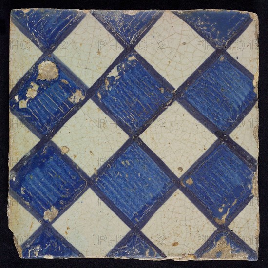Ornament tile, blue on gray, with light blue brushed check pattern, dark blue outline, as checkerplate, small windows, floor