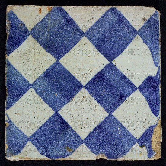 Ornament tile, checkerplate motif, small windows, floor tile tile images ceramic earthenware glaze, Blue on white with dark blue