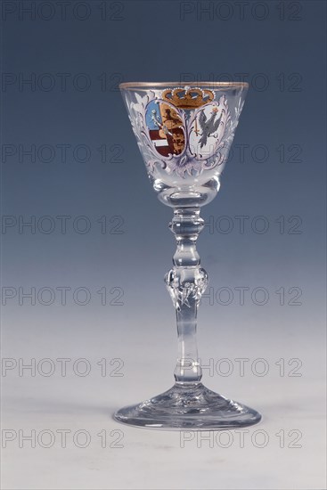 Enamel painter: William Beilby (1740 - 1819) of Mary Beilby (1749 - 1797), Goblet, painted (enamel) with weapons of Stadholder