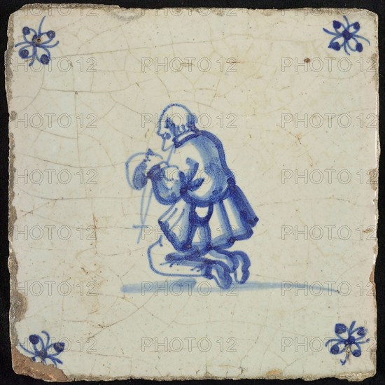 Figure tile, kneeling man with rosary, corner motif spider, wall tile tile sculpture ceramic earthenware glaze, baked 2x glazed