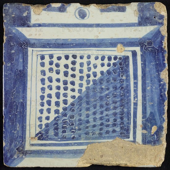 Tile of chimney pilaster, blue on white, bottom of column with basement, compartment with dots, chimney pilaster tile pilaster