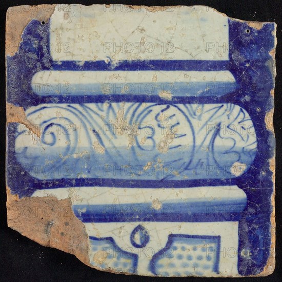Tile of chimney pilaster, blue on white, bottom of column with basement with curly floral decoration, division with dots