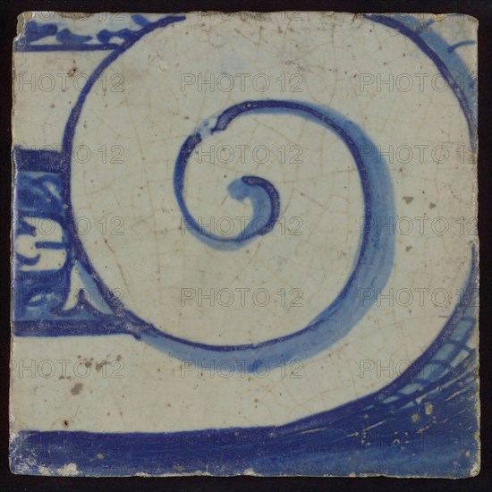 Tile with blue rolled curl, tile pellet image fragment ceramic earthenware glaze, d 1.2