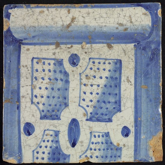 Tile of chimney pilaster, blue on white, bottom of column with basement, compartment with dots, chimney pilaster tile pilaster