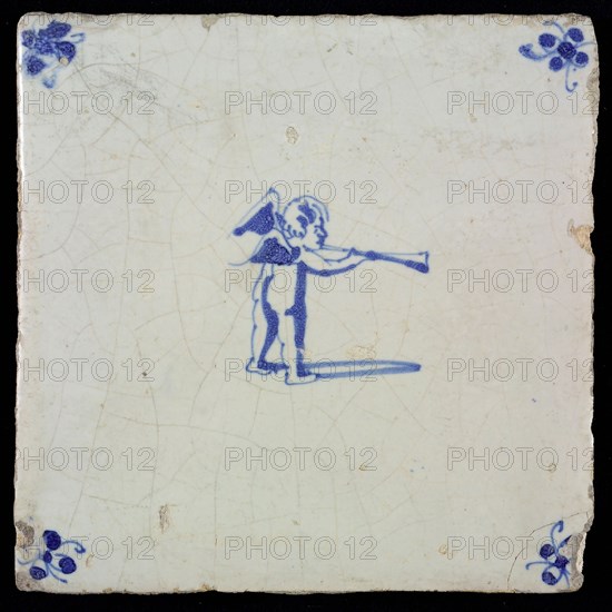 White tile with blue putto with wind instrument; corner motif spider, wall tile tile sculpture ceramic earthenware glaze, baked