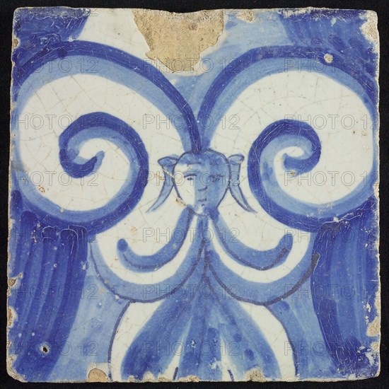 Tile of chimney pilaster, blue on white, stylized curly ornament between which maskon, chimney pilaster tile pilaster footage