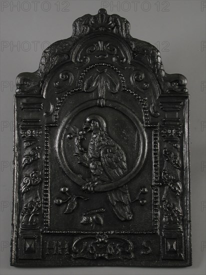 Hob with parrot in ring, cast Rectangular hob with bow In the middle parrot with branch with berries. Around broad border