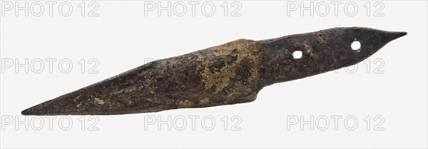 Hand-forged point for pushing or pushing ships, four fixing holes for handle, towing ground founding iron metal, archeology