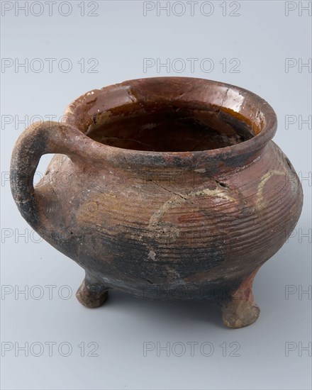 Pottery cooking jug or grape on three legs, one sausage ear, silt decoration, grape cooking pot tableware holder kitchenware