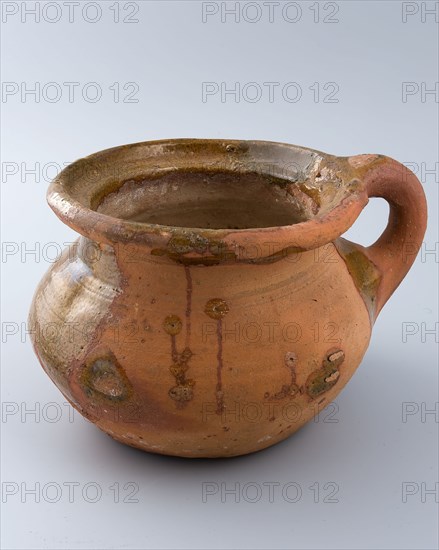 Earthenware chamber pot with curved bottom and standing sausage ear, pot holder sanitary soil find ceramic earthenware glaze