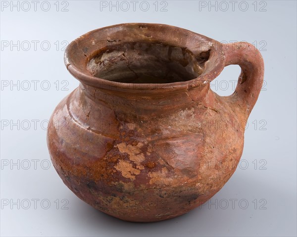 Pottery chamber pot with hooked bandoor and vaulted bottom with soul, pot holder sanitary earthenware ceramic earthenware glaze