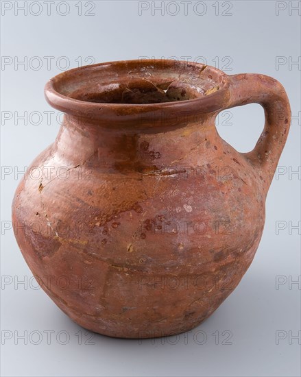 Earthenware chamber pot with curved bottom, standing and crocheted band, pot holder sanitary soil find ceramic earthenware glaze