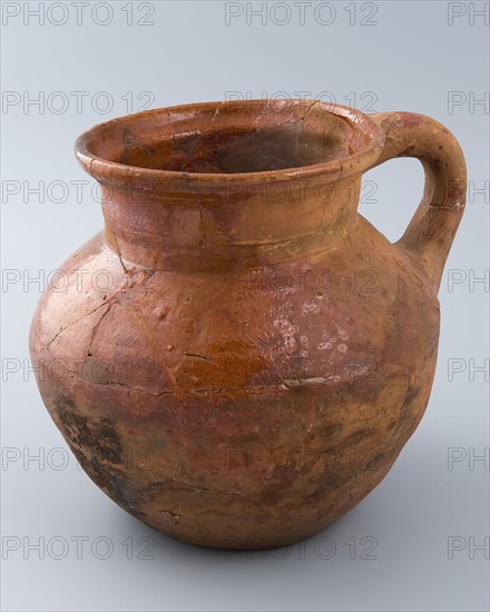 Pottery chamber pot with curved soul, bandoor, upright neck, pot holder sanitary earthenware ceramic earthenware glaze lead