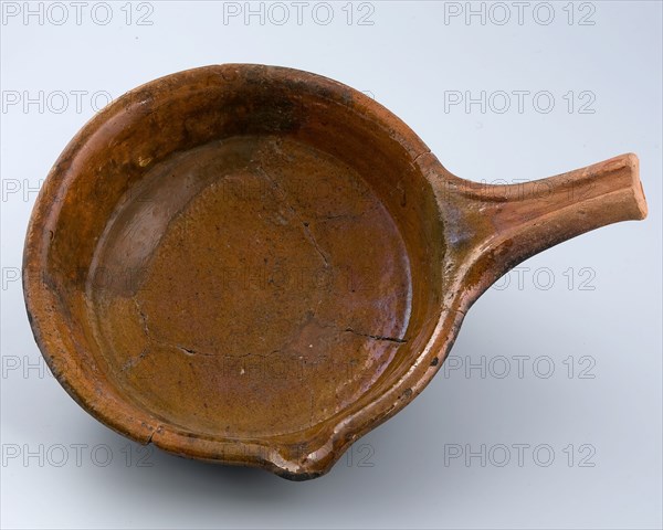 Pottery saucepan with pouring clip and scalloped handle, saucepan casserole tableware holder kitchenware soil find ceramics