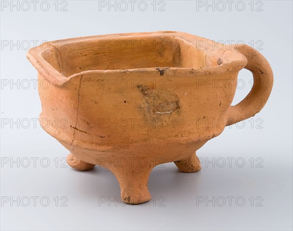 Unglazed pottery test, round bottom, square top edge, on three legs, fire test test ground find ceramic pottery, hand turned