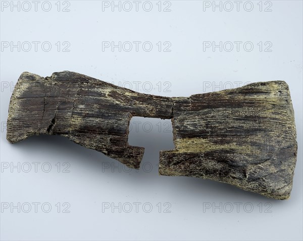 Wooden object with rectangular hole in the middle, butterfly-shaped, artifact soil find wood, sawn stabbed Wooden object