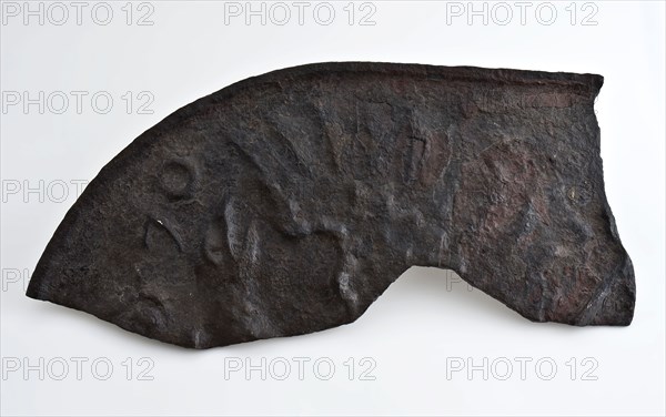 Fragment hob with part year ..70, fireback soil foundry cast iron, cast Fragment fireback remnant image in high relief