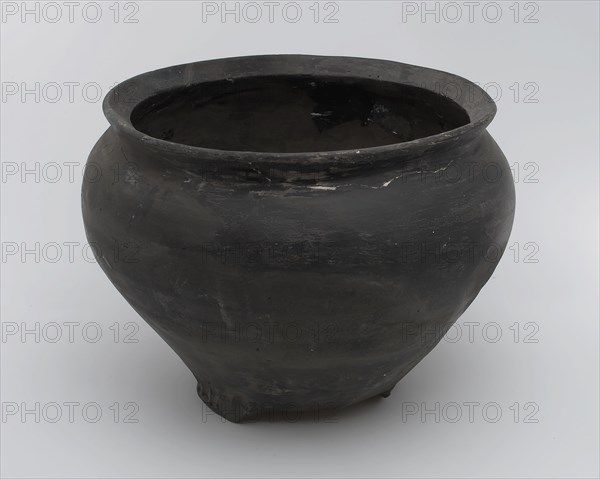 Black storage pot on three stand lobes, girth under top edge, storage jar pot holder soil find ceramic pottery, hand-turned