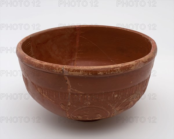 Deep roman bowl on stand ring, terra sigillata, embossed with niches and medallions, bowl bowl tableware holder soil find