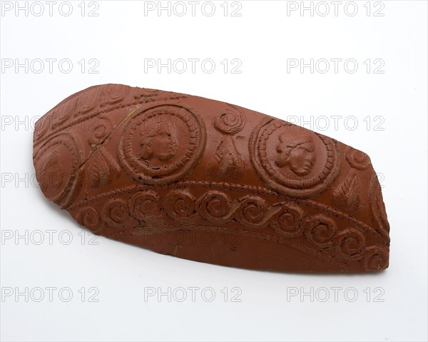 Fragment Roman bowl, terra sigillata, in relief decorated with egg-frame and medallions, bowl bowl crockery holder soil find