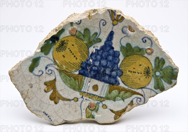 Glued soul of majolica dish with polychrome fruit bowl, wall plate dish crockery holder soil find ceramic earthenware glaze lead