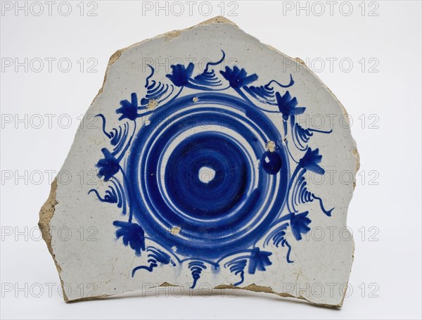 Soul of majolica dish with crinkled blue circles in the mirror, dish plate board plate soil find ceramic earthenware glaze tin