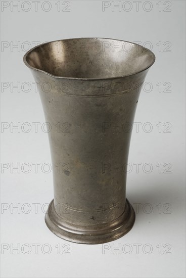 Tinsmith: Johannes Daniël Druy, Funnel-shaped sacrament cup, liturgical cup liturgical container holder tin, molded Two