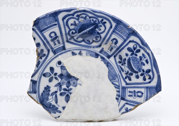 Glued fragment faience plate with Chinese decor in Wanli style, dish plate crockery holder soil find ceramic earthenware glaze