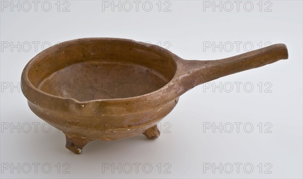Pottery saucepan on three legs, with pouring spout and slanted handle, saucepan cooking pot crockery holder kitchenware soil