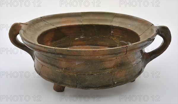Pottery cooking pot, wide model with straight side wall, three legs, two ears, grape cooking pot tableware holder utensils
