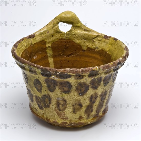 Soap head of red earthenware with hanging eye, glazed glaze in brown and yellow, pot container holder earth discovery ceramic